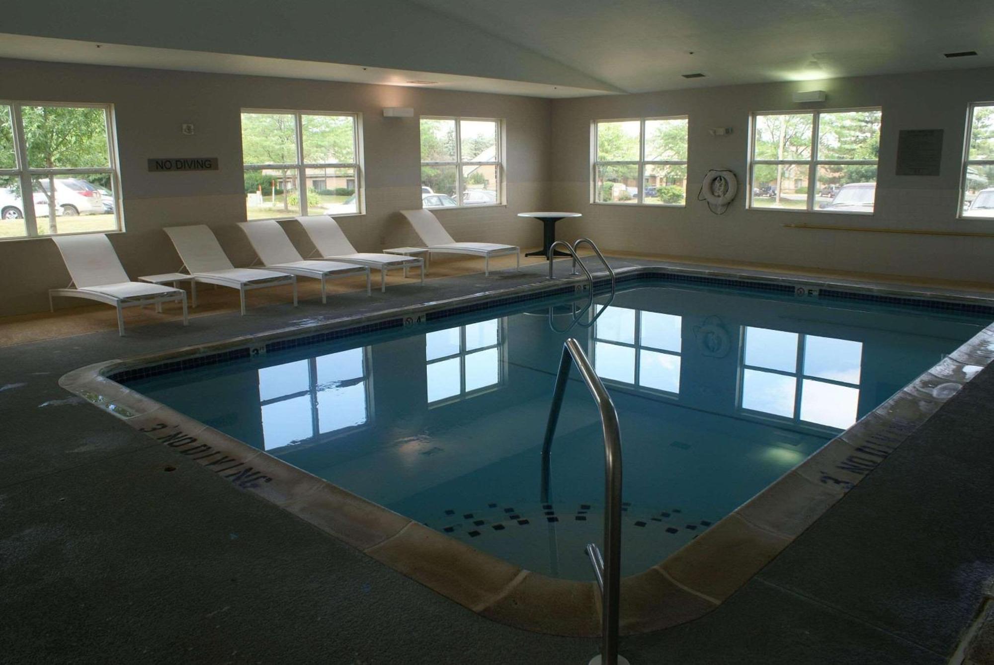 Country Inn & Suites By Radisson, Lansing, Mi מראה חיצוני תמונה