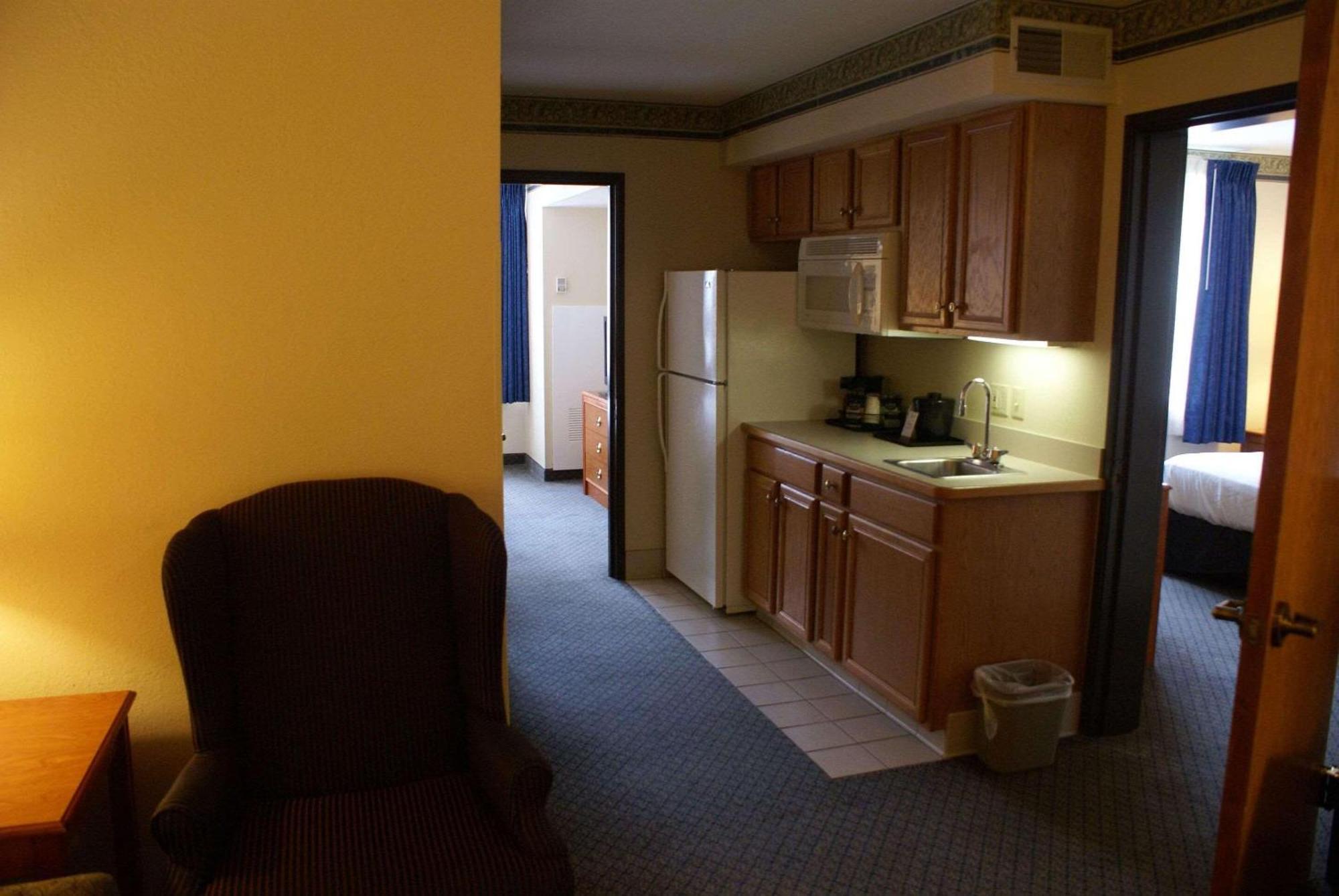 Country Inn & Suites By Radisson, Lansing, Mi מראה חיצוני תמונה